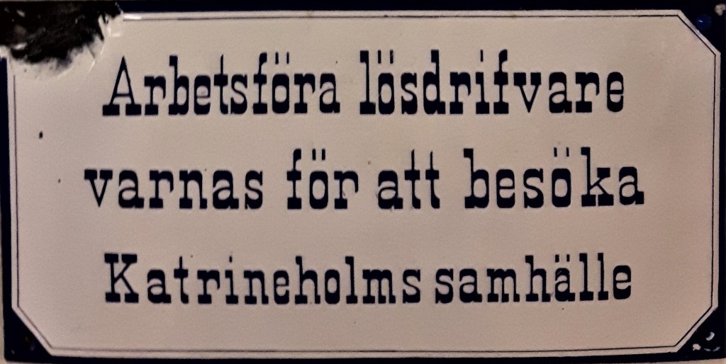 Emaljskylt anno 1914 i Katrineholms kommunarkiv. Foto: Roland Blomkvist